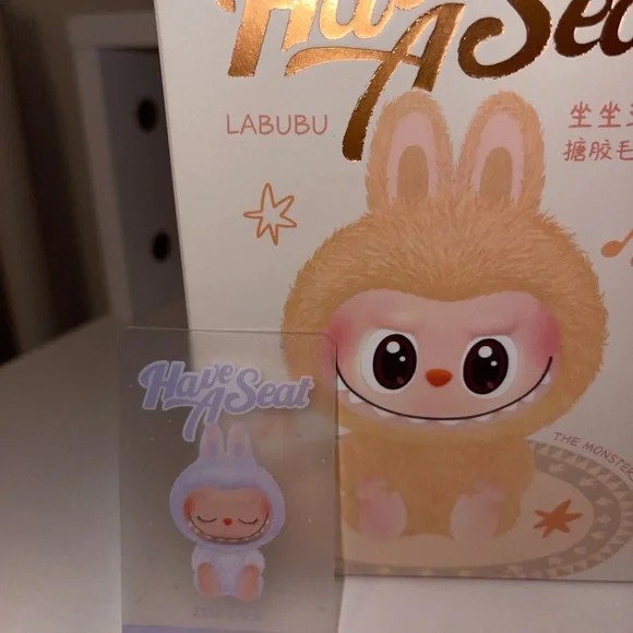 Popmart  Labubu Have Seat Zizi - Picture 2 of 3